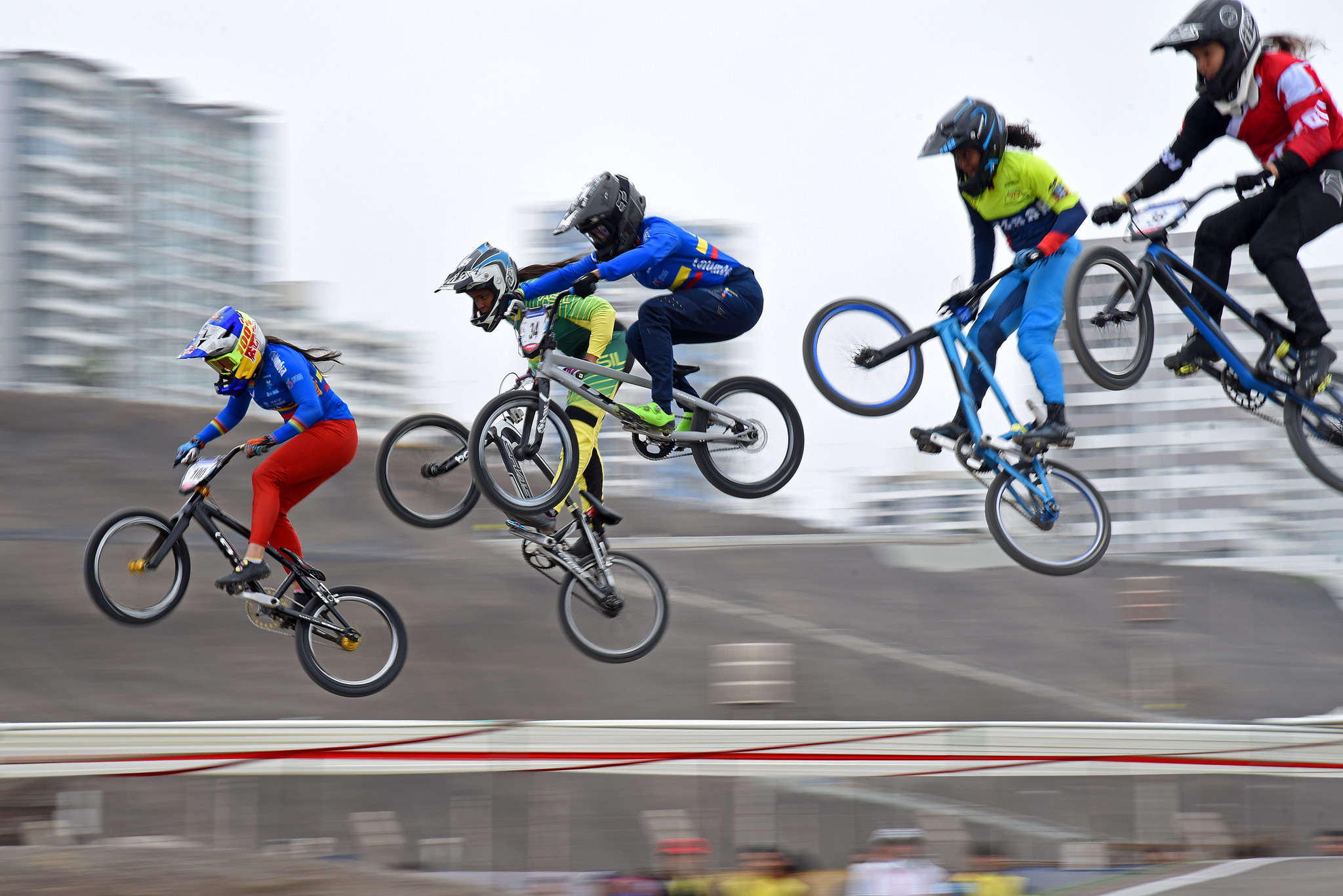 Lima 2019  NIÑOS, JÓVENES, ADULTOS Y ÉLITES COMPITIERON EN EL EVALUATIVO  NACIONAL DE CICLISMO BMX