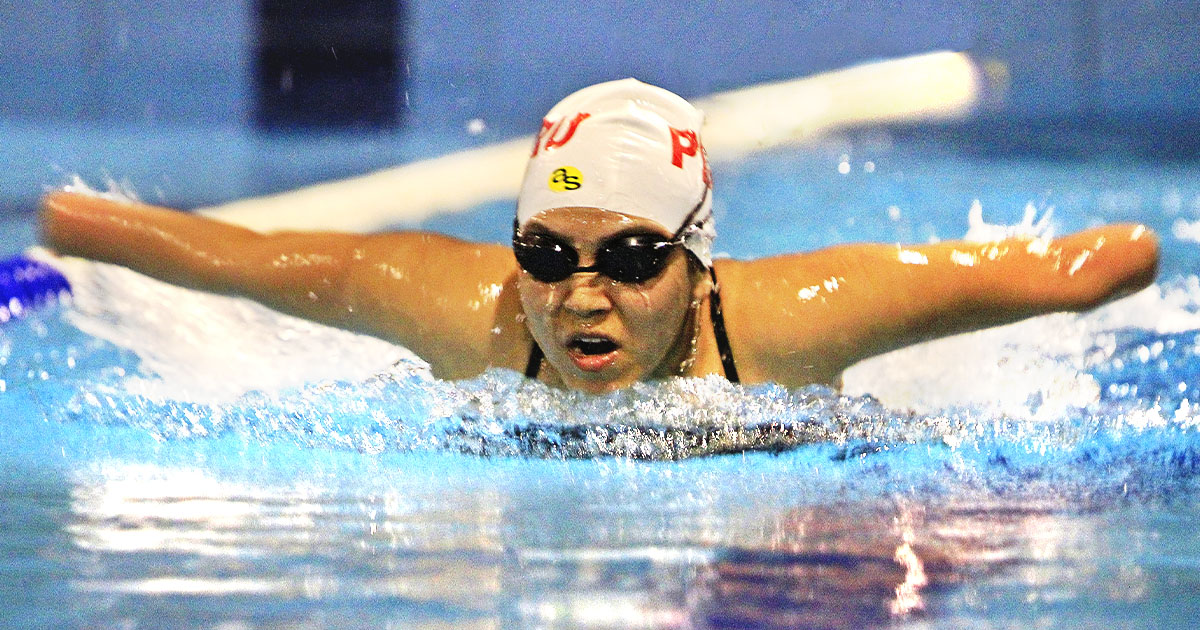 Para swimmer Dunia Felices in action
