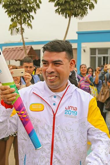 A Parapan American torchbearer proudly poses on the third day of the Lima 2019 Parapan American Torch Relay
