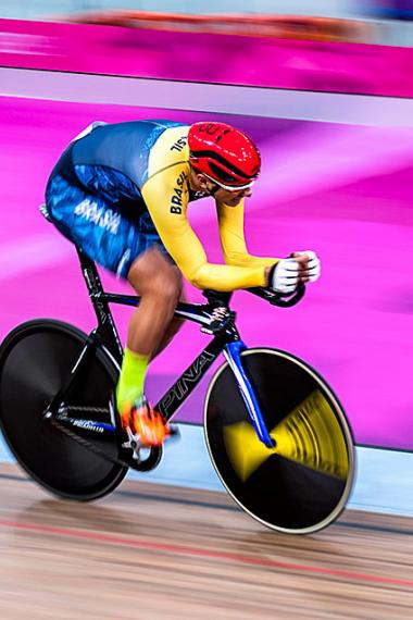 Soelito Gohr de Brasil compite en Para ciclismo de pista en persecución individual masculino C4-5 en la Villa Deportiva Nacional – VIDENA en Lima 2019