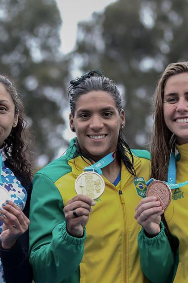 The argentinian Cecilia Biagioli and the brazilians Ana Marcela Soares and Viviane Eichelberg posing with their medals after the 10 km Open Water Final at Laguna Bujama
