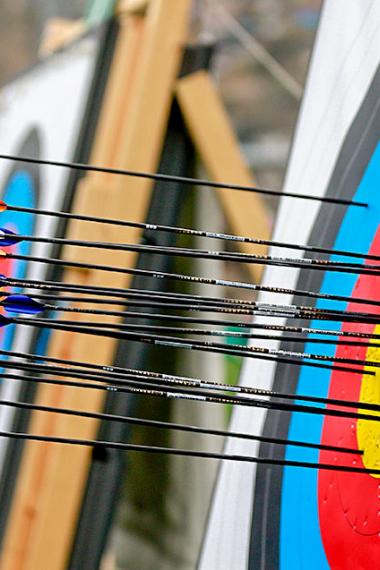 Flechas clavadas en objetivo en competencia de arco curvo, en los Juegos Lima 2019, en el Complejo Deportivo Villa Maria del Triunfo. 