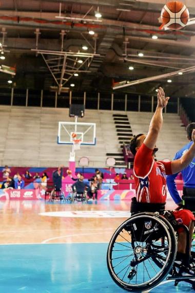 Equipo puertorriqueño de baloncesto en silla de ruedas en calentamiento antes de su partido en la Villa Deportiva Nacional – VIDENA en Lima 2019