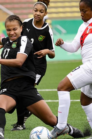 Steffani Otiniano Torres from Peru faces off Sashana Campbell from Jamaica during the Lima 2019 football match at the San Marcos Stadium