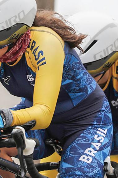 Guilse Duarte, de Brasil, compitiendo en la final contrarreloj mixta B de la Ruta de Para ciclismo durante los Juegos Parapanamericanos de Lima 2019 en la Costa Verde - San Miguel