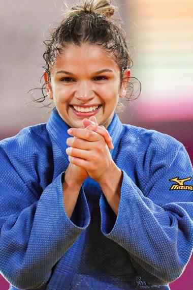  Larissa Pimenta de Brasil celebra haber obtenido la medalla de oro en judo mujeres 52 kg en Lima 2019 en la Villa Deportiva Nacional – VIDENA.