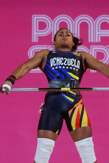 Genesis Rodriguez de Venezuela durante competencia de levantamiento de pesas femenino 55 kg, en los Juegos Lima 2019, en la Escuela Militar de Chorrillos.