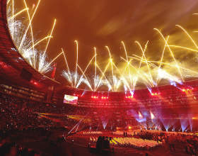 Fuegos artificiales iluminan el cielo sobre el Estadio Nacional en la Ceremonia de Inauguración de los Juegos Parapanamericanos Lima 2019 en el Estadio Nacional