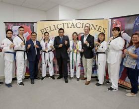  El Presidente del Consejo de Ministros estuvo acompañado por el Director del Proyecto Especial, Alberto Valenzuela, y la selección de Para taekwondo.
