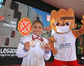 Zayuri Sullca ganó la primera medalla de oro para el Perú en un Mundial de Levantamiento de Pesas
