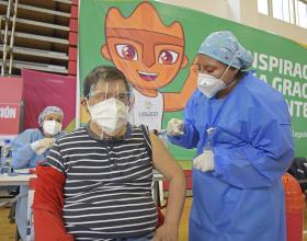 Personas con síndrome de Down son vacunadas en sedes Legado de los Juegos Panamericanos y Parapanamericanos