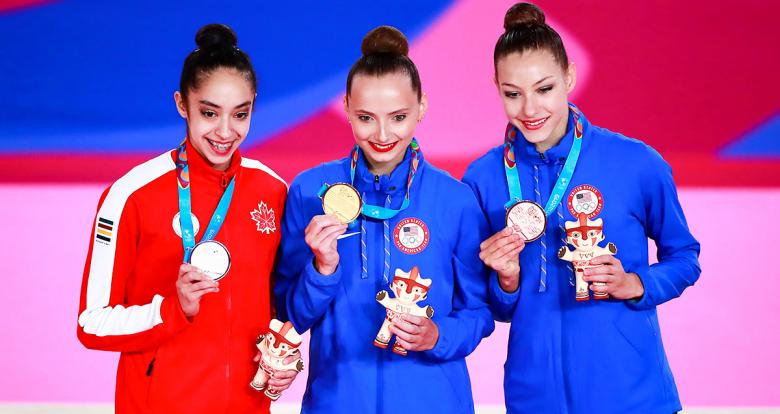 Natalie Garcia, Camilla Feeley y Evita Griskenas, felices de ganar medallas para sus países en el Polideportivo de Villa El Salvador, en los Juegos Lima 2019