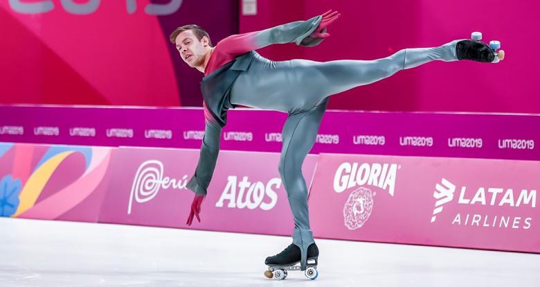 Argentinian athlete Juan Sánchez competing in artistic roller skating