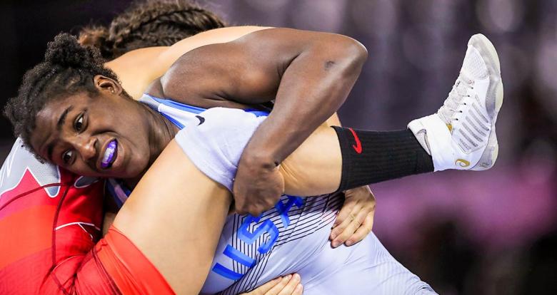 American Tamyra Mensah and Canadian Olivia Di Bacco wrestling for the Lima 2019 gold at the Callao Regional Sports Village. 