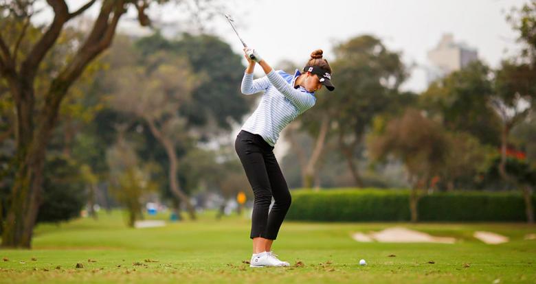 Jimena Garcia de Uruguay compite en partido de golf, en los Juegos Lima 2019 en el Lima Golf Club. 
