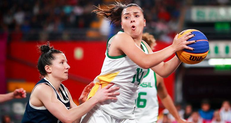 Brazilian Luana Fernandez and Argentinian Melisa Gretter vs. in Lima 2019 basketball 3x3 match held at the Eduardo Dibós Coliseum.