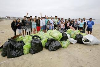 Selección peruana de vela colaboró con la limpieza de playas en Paracas