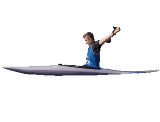 Deportista en kayak, listo para competencia de canotaje slalom