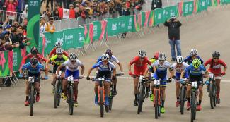 Cyclists competing in the mountain bike circuit
