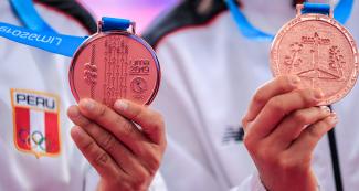 Medallas de Bronce de los peruanos Adriana Vera y Renzo Saux en Taekwondo Poomsae de Lima 2019 