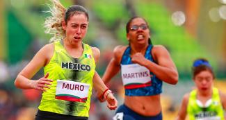 Lucia Muro de México corriendo en la competencia de Para atletismo 100 m femenino T38 en la Villa Deportiva Nacional – VIDENA en Lima 2019