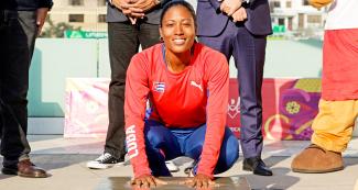 Cuban Para athlete Omara Durand places her handprints on plaque of honor at the National Sports Village - VIDENA