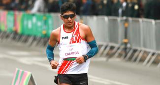 : Luis Campos de Perú participa en competencia de atletismo de marcha masculino de los Juegos Lima 2019, en el Parque Kennedy
