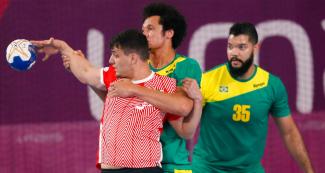 Brazil’s Thiago faces off against Mexico’s Alan Villalobos in handball