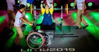 Bertha Fernández de Colombia celebra su éxito en competencia de Para powerlifting mujeres -73 kg en Lima 2019 en la Villa Deportiva Nacional – VIDENA