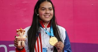 Adriana Diaz de Puerto Rico posa orgullosa y sonriente con su medalla de oro luego de la final de la competencia de tenis de mesa femenino de los Juegos Lima 2019 en la Villa Deportiva Nacional – VIDENA