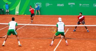 Tennis player Juan Pablo Varillas returning the ball, along with Sergio Galdos, at the Lawn Tennis Club.
