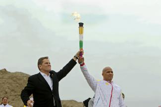 Con un ‘pago a la tierra’ en pleno Templo de Pachacámac, inició el camino de la antorcha, cuando faltaban tres días para la inauguración de la fiesta Para deportiva.
