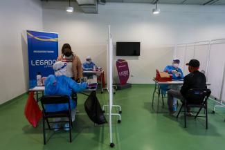 Futbolistas de la Liga 2 y sus familiares pasan las pruebas COVID-19 en sede de la VIDENA