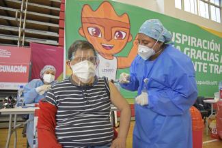 Personas con síndrome de Down son vacunadas en sedes Legado de los Juegos Panamericanos y Parapanamericanos
