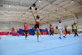 Inicia taller de gimnasia en el Polideportivo de Villa el Salvador