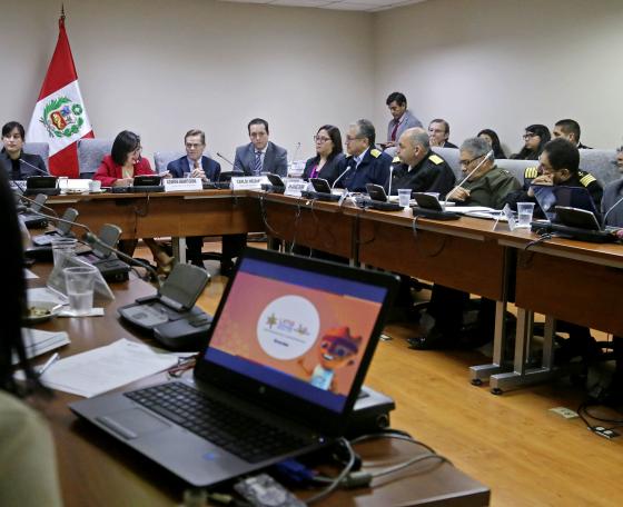 Carlos Neuhaus participó en reunión organizada por la congresista Alejandra Aramayo. También asistieron representantes de instituciones del sistema de salud.