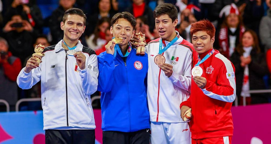 Ganadores de Taekwondo muestran medallas