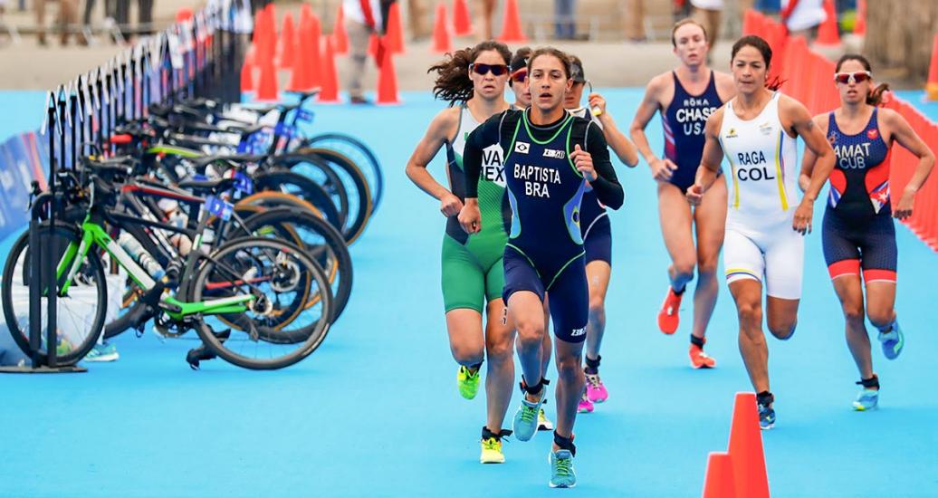 Luisa Baptista leads women’s triathlon