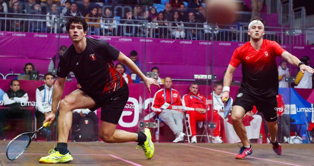 Andrés Duani contra Nicolás Sachvie en competencia de squash