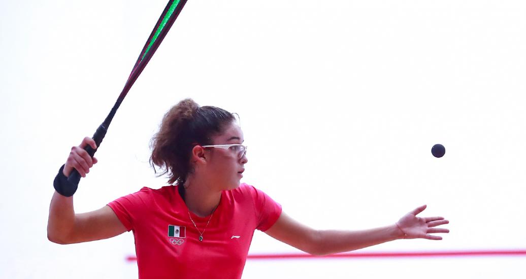 Dina Anguiano faces off Canada in squash game