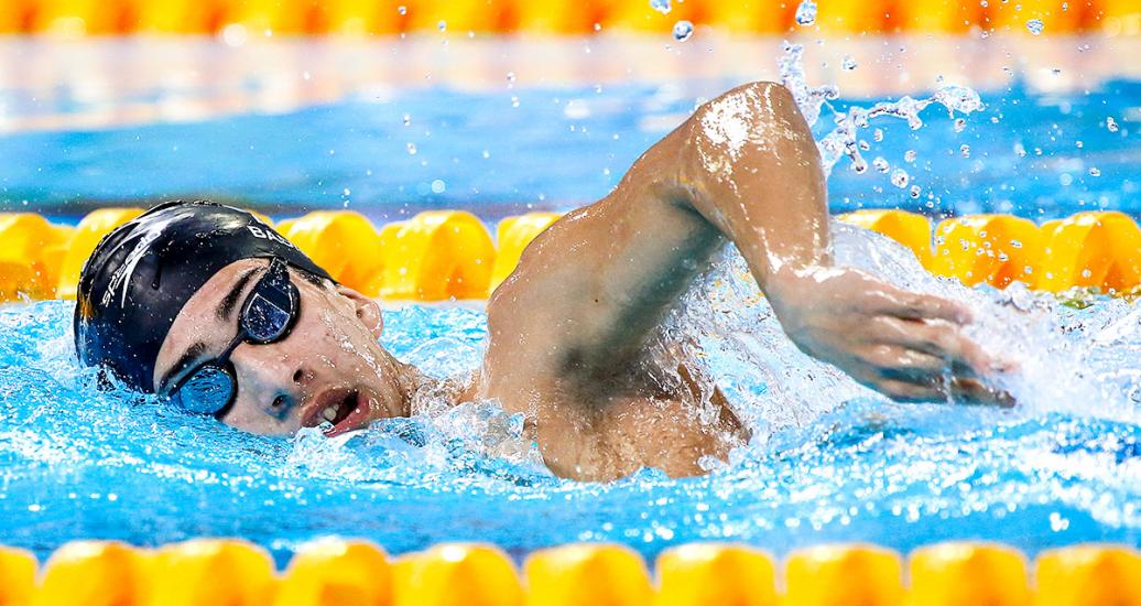 Iñaki Basiloff de Argentina en acción en Para natación 200 m individual combinado hombres SM7 en la Villa Deportiva Nacional – VIDENA en Lima 2019.