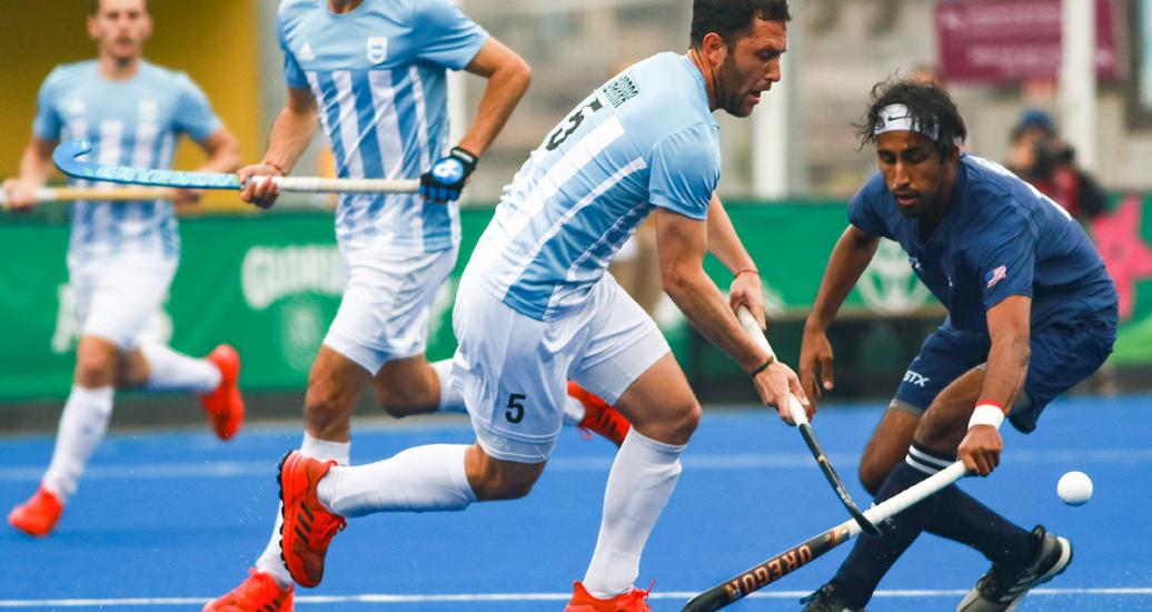Argentinian Pedro Ibarra facing American Parmeet Singh during the hockey semifinals against at the Villa María del Triunfo Sports Center, Lima 2019 Games