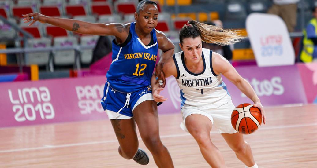 Julieta Ale anotó 4 puntos en la victoria en baloncesto femenino de Argentina sobre Islas Vírgenes, en los Juegos Lima 2019. 