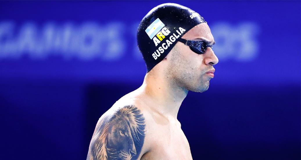 Nadador argentino, Guido Buscaglia, de perfil con mirada decidida antes de competir, en los Juegos Lima 2019., en la Villa Deportiva Nacional – VIDENA