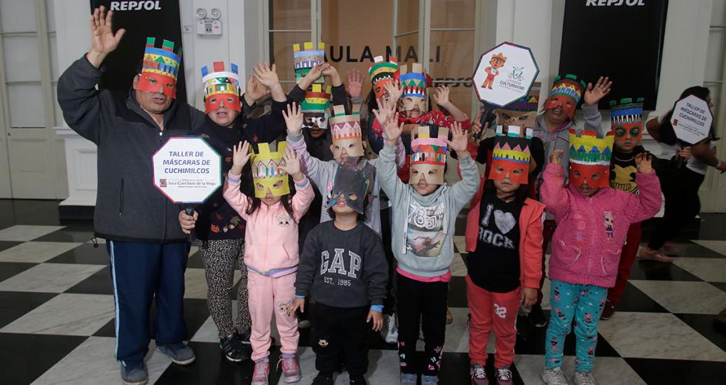 Grupo de niños del taller de máscaras de cuchimilcos del evento infantil del Culturaymi el 25 de agosto en Lima 2019
