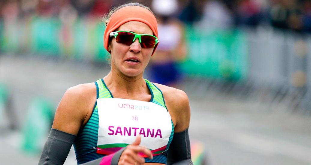 Viviane Santana de Brasil compite en 50 km marcha mujeres de los Juegos Lima 2019, en el Parque Kennedy