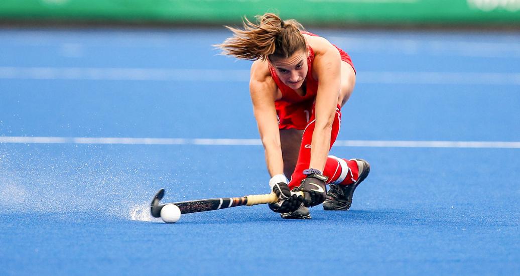  Chilean field hockey player Camila Caram Walbaum carries the ball at the Villa María del Triunfo Sports Center at the Lima 2019 Pan American Games.