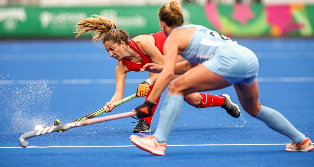  Chilean field hockey player Sofía Toccalino carries the ball against Argentinian player at the Villa María del Triunfo Sports Center during the Lima 2019 Pan American Games.