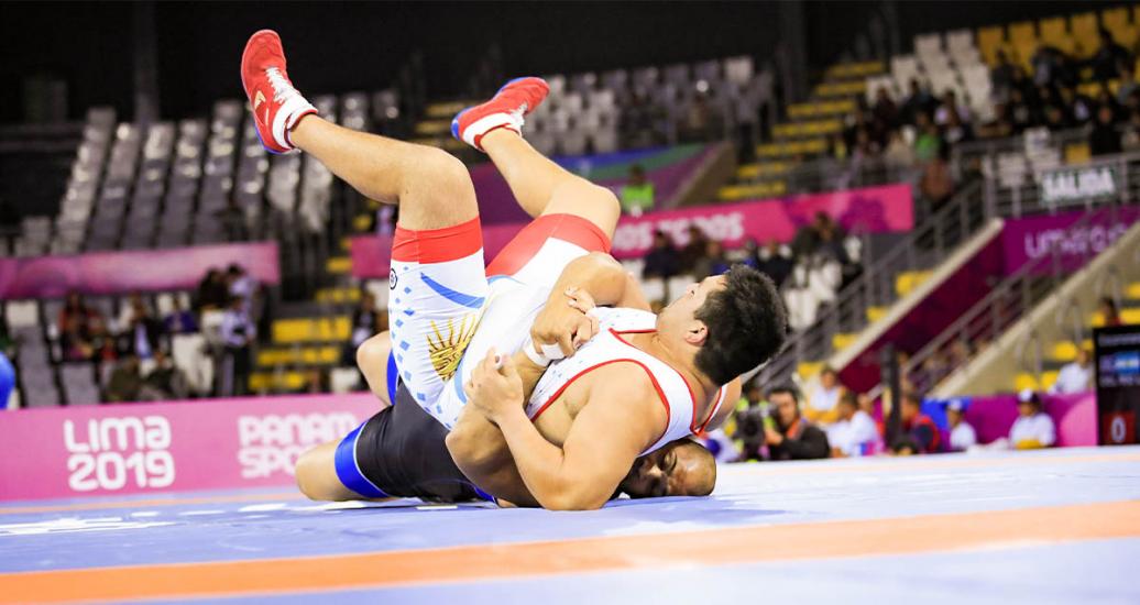 Chile’s Yasmani Acosta fighting against Argentina’s Luciano del Rio for the bronze medal in the Lima 2019 men’s Greco-Roman wrestling 130kg event at the Callao Regional Sports Village