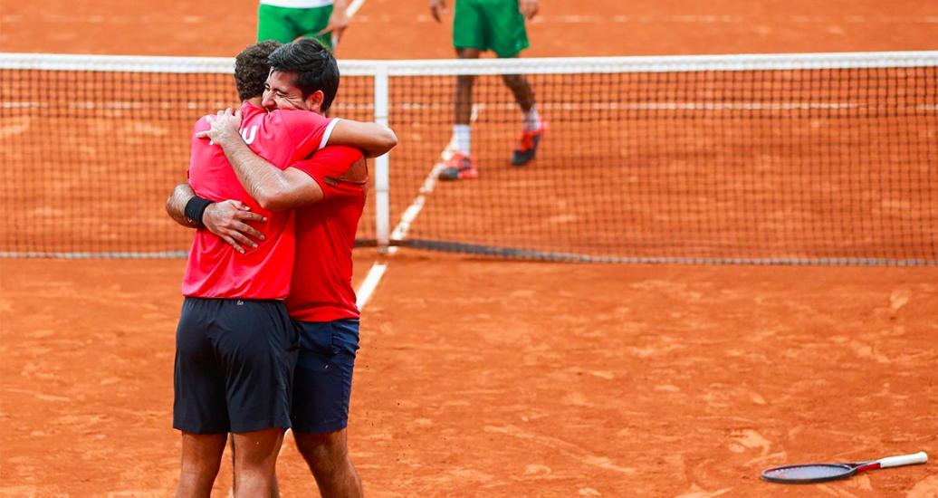 The Peruvian tennis players Juan Pablo Varillas and Sergio Galdos celebrating their victory against Bolivia in doubles at the Lawn Tennis Club.